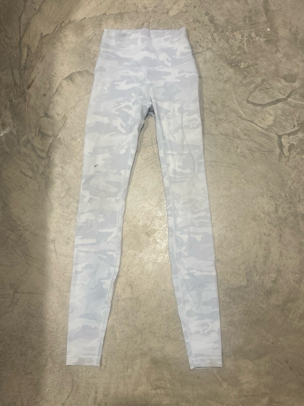 High-Waist Camo Leggings - Light Gray/White